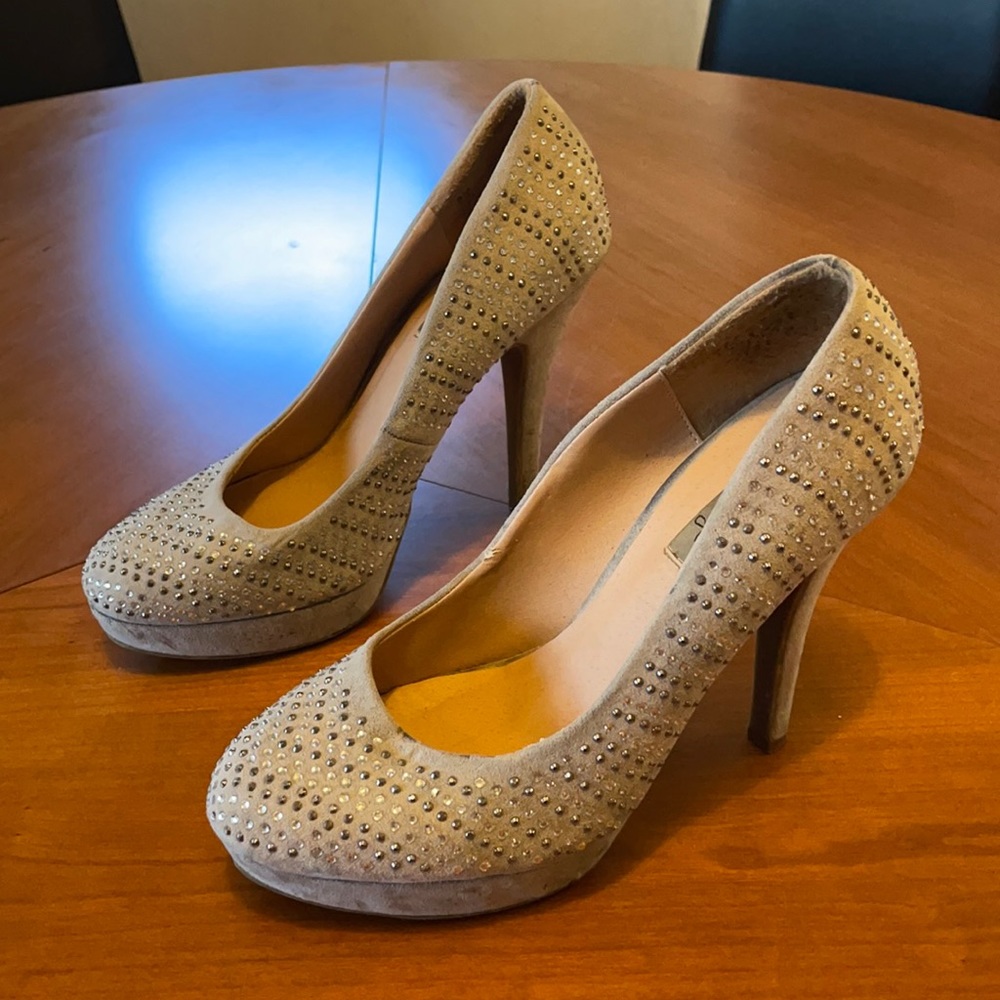 Olsenboye gray stilettos covered with rhinestones